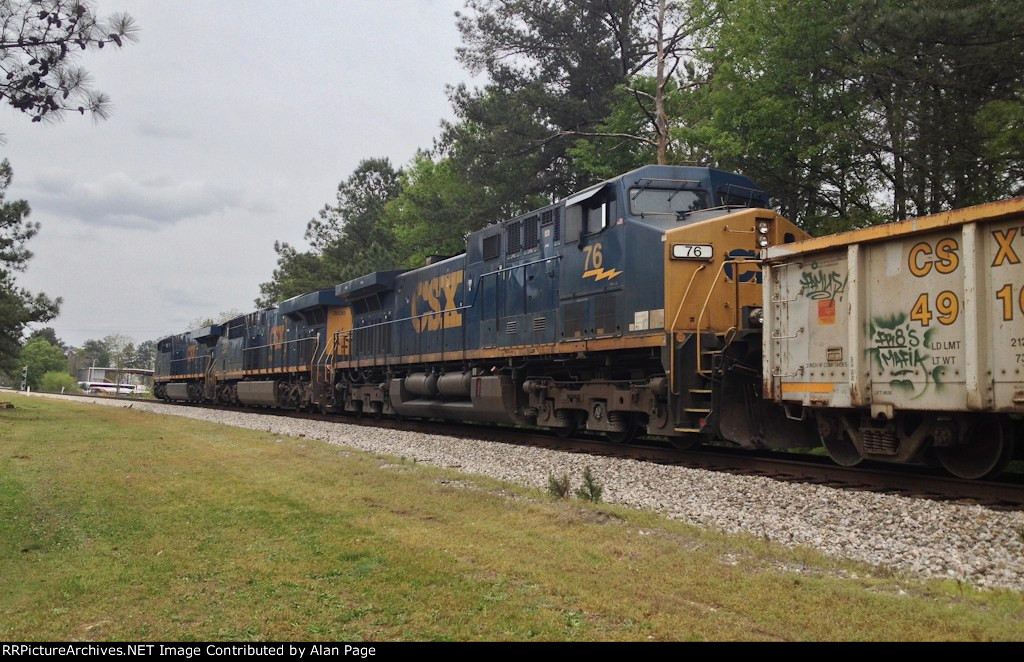 CSX 3143, 3030, and 76 wait for green